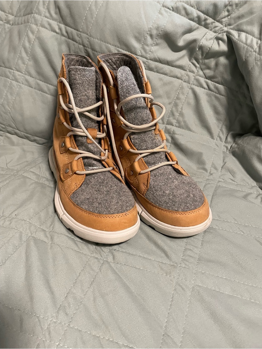 Sorel Women's Lace-Up Boots in Tan and Gray